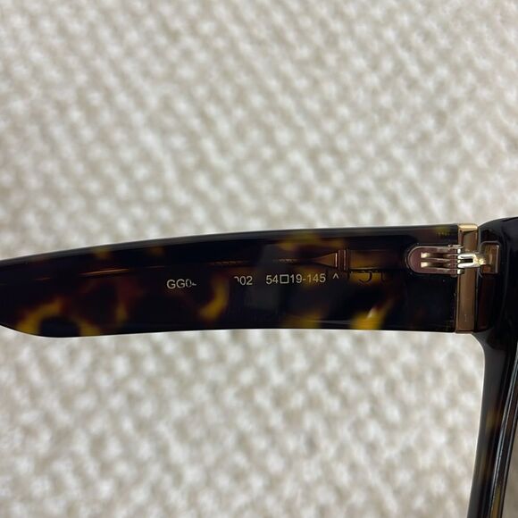 Gucci Tortoise Shell Sunglasses with Case - Picture 6 of 7